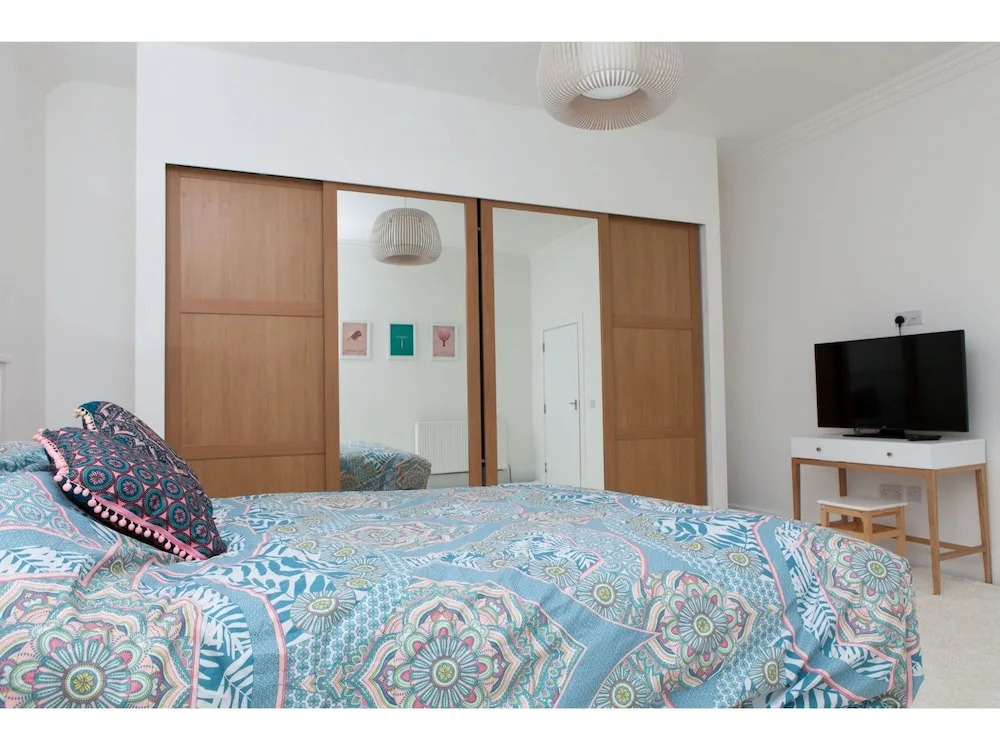 Comfy Flat for 5 in Edinburghs Lively New Town