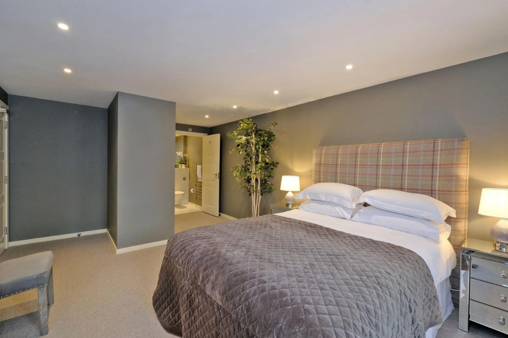 Deluxe three-bedroom home in the sought-after West End area of Aberdeen