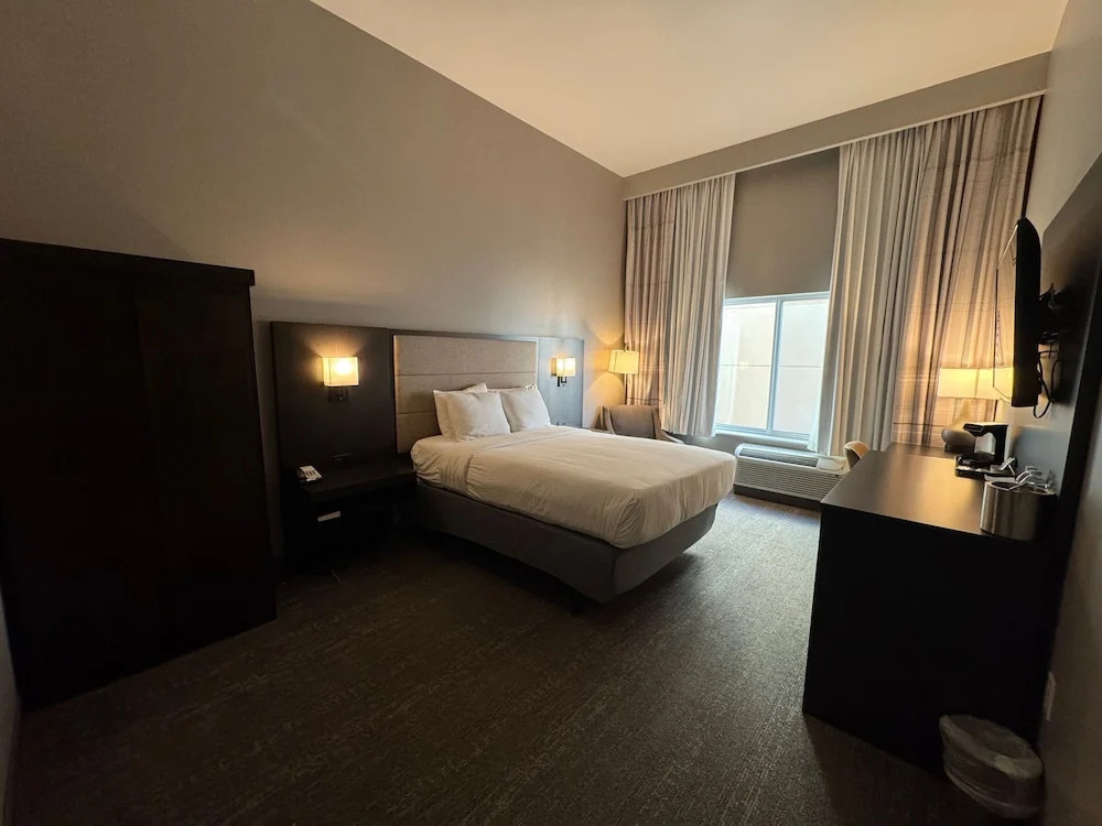Surface Boutique Hotel, Will Rogers Airport, Fairgrounds, Restaurant & Bar