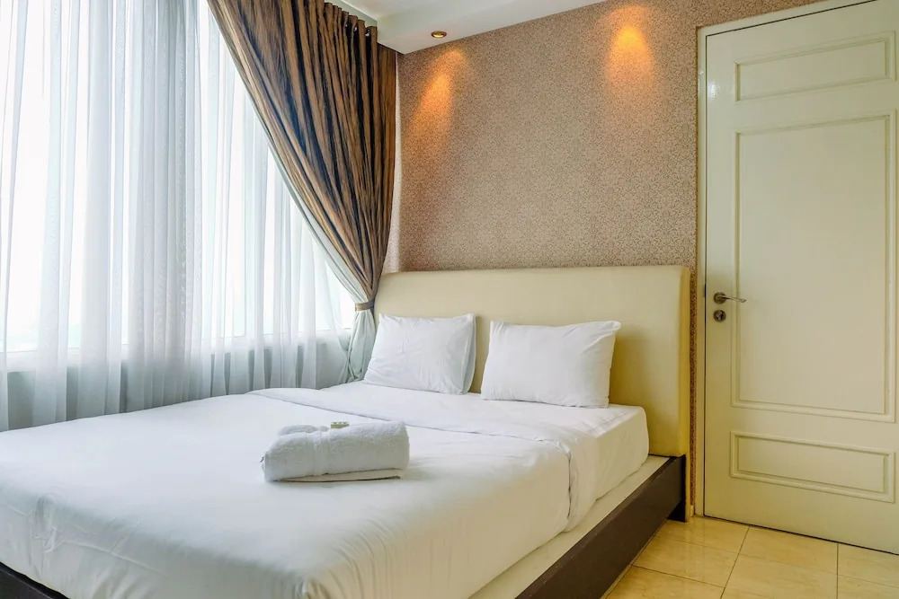 Strategic 2BR Apartment with City View at FX Residence