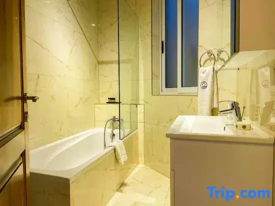 INNI - 4 bedrooms (sleeps 8 + 2 kids) Gharb village