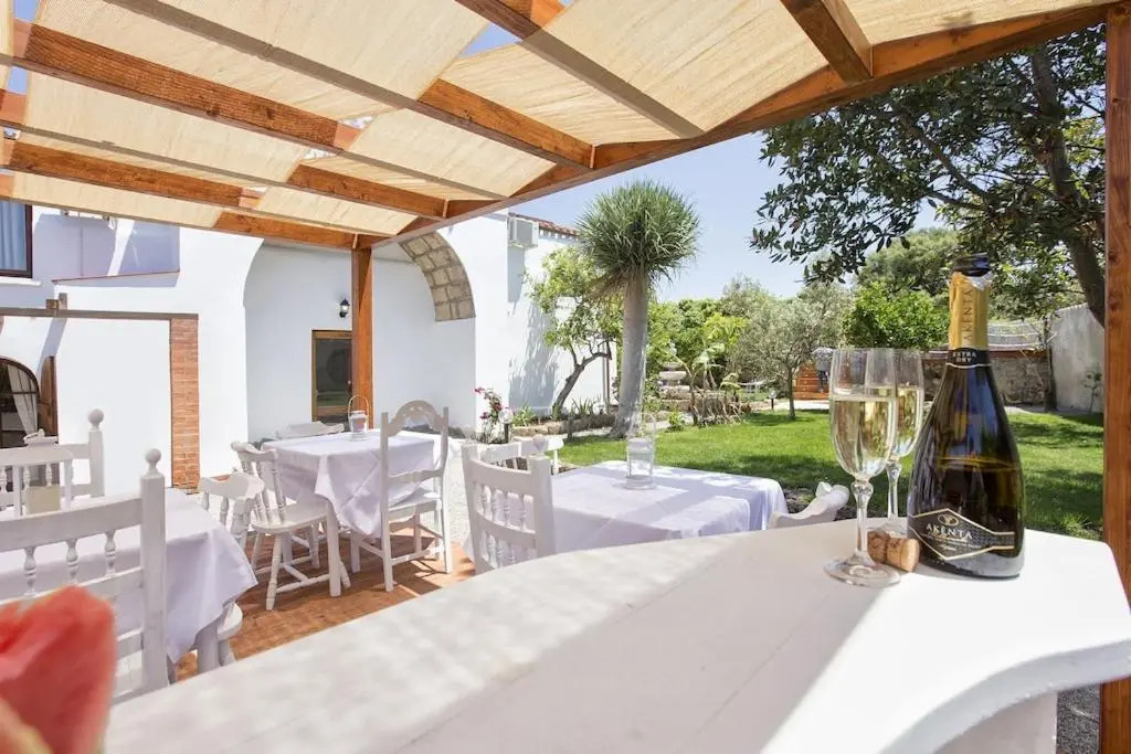 Restored Historic Mansion Paterno with Exclusive Pool, Wifi and AC for 20 people