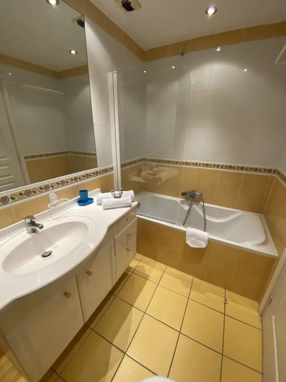 Cannes Holiday Suites 2