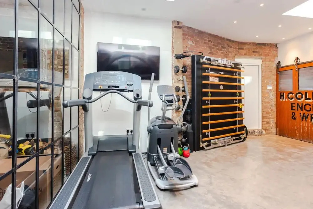 Spectacularly Unique 4 Bedroom House in Bethnal Green