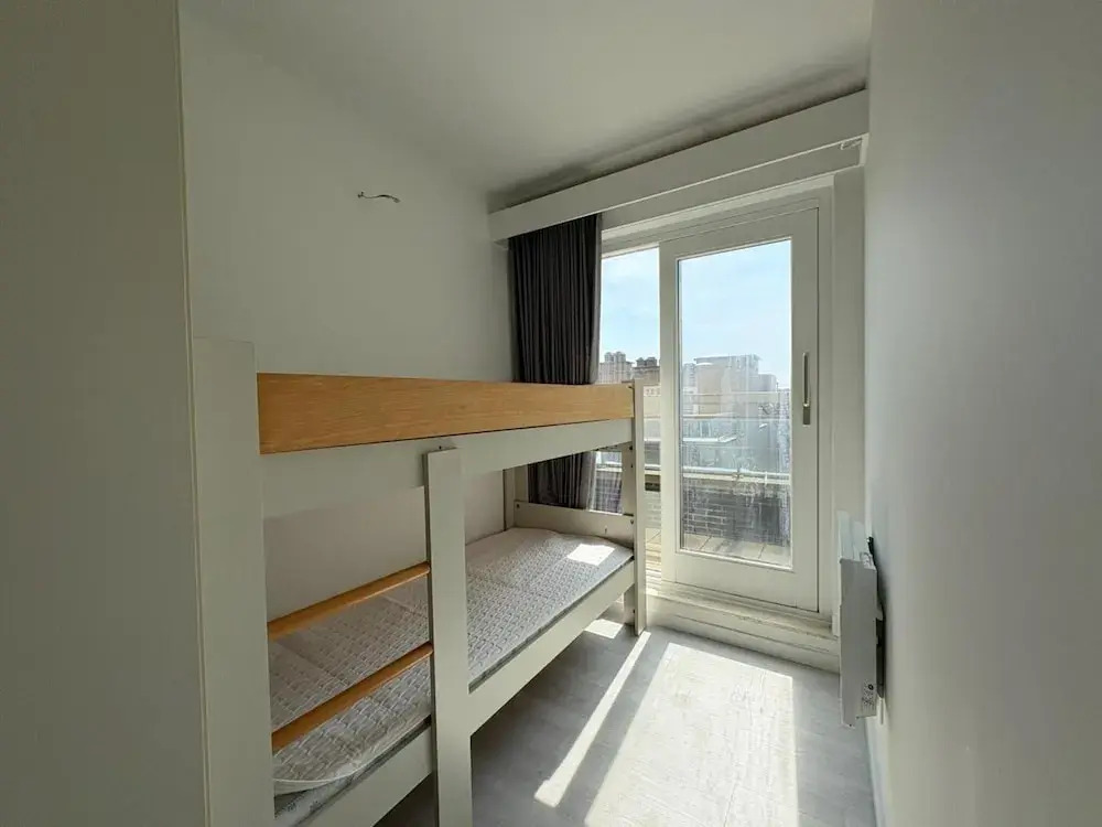 Stylish 3-bedroom Apartment With sea View