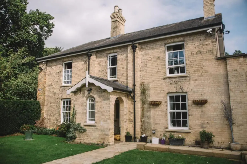 Wayside , 3 bed , 2 bath charming house close to Lincoln