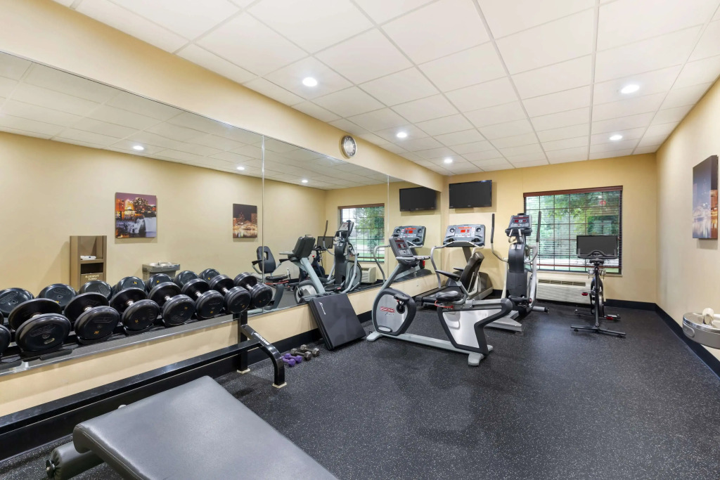 Best Western PLUS Victor Inn & Suites