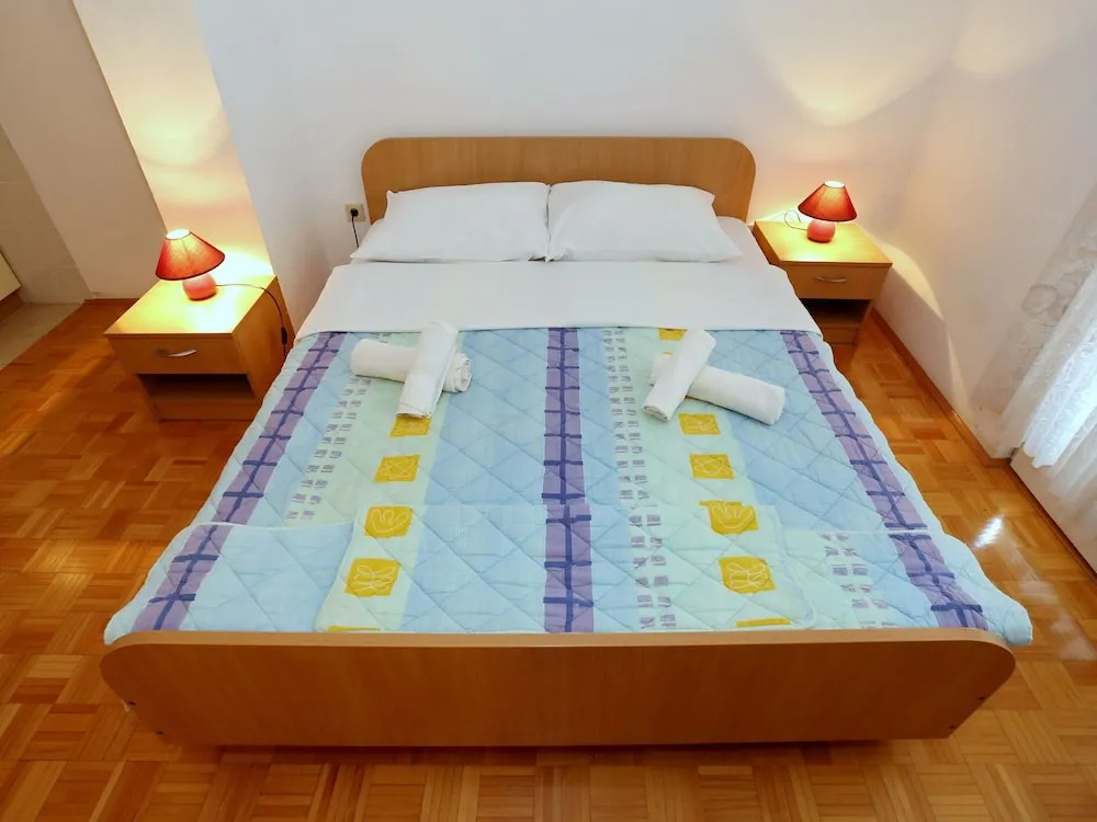 Spacious Four Bedroom Accomodation With 3 Great sea View Balconies, Garden, BBQ
