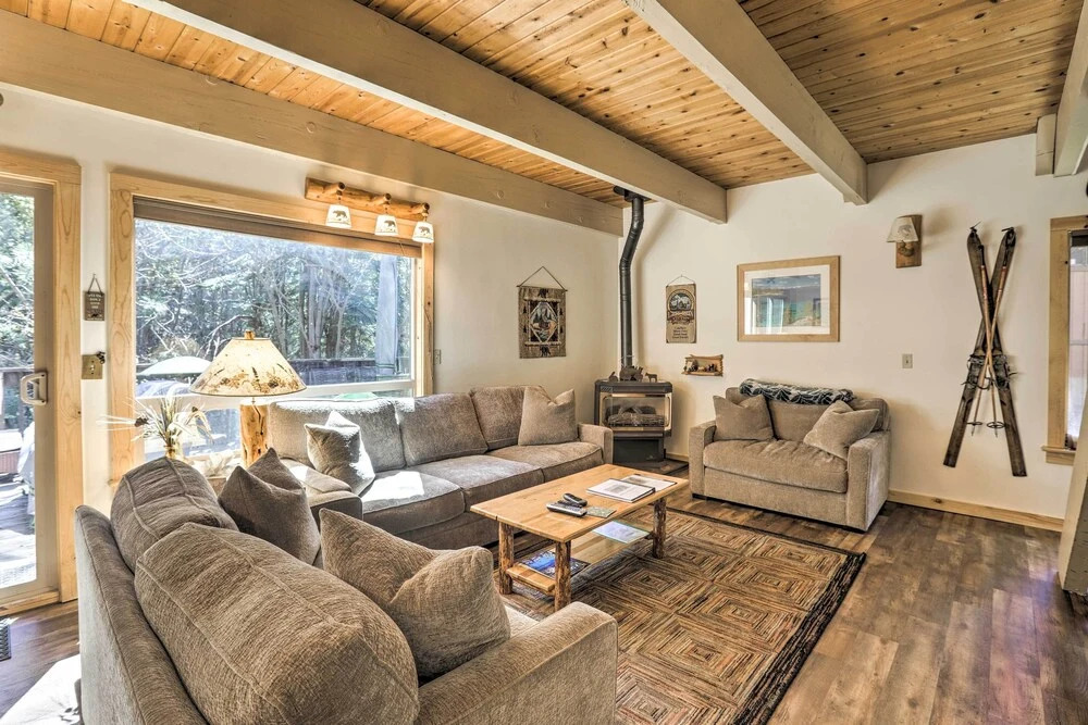 3 Mi to Lake Tahoe: Quiet Incline Village Cabin