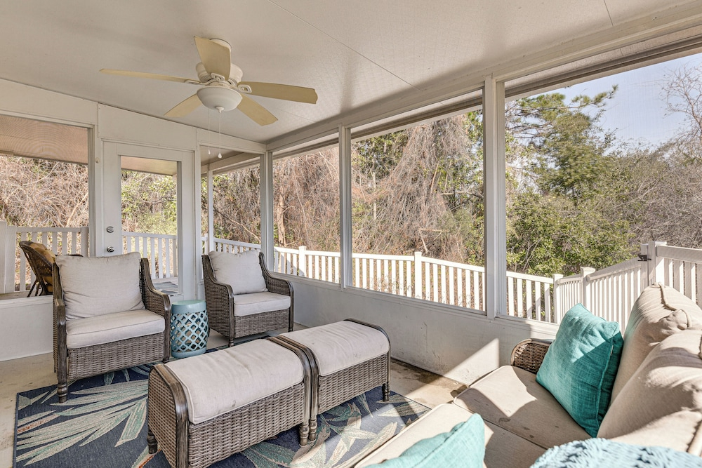 1 Mi From Beach, Private Yard + Community Pools