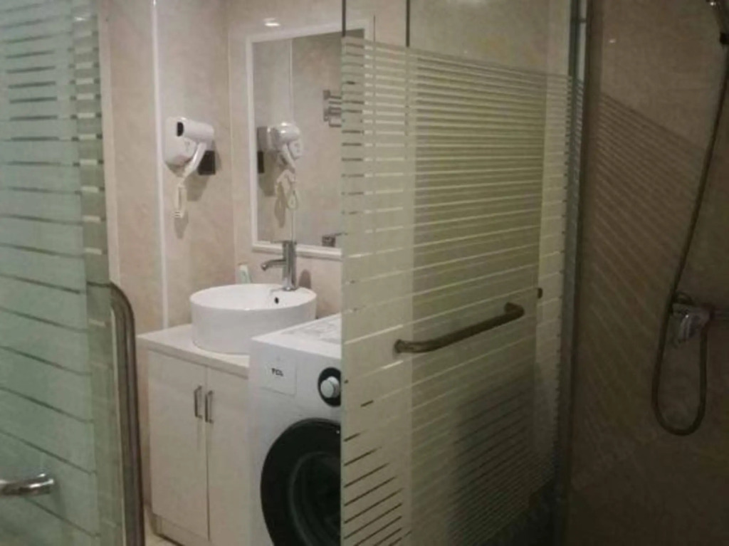 Dream Aijia Hotel (Hangzhou Linping Yintai subway station store)