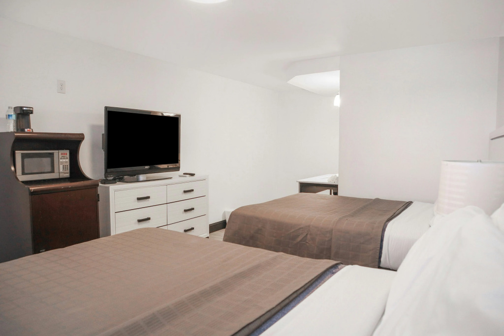 The Lancaster Motel By OYO Ronks near Paradise