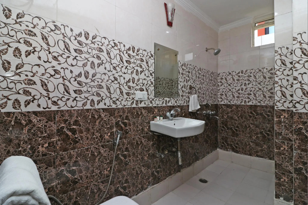 OYO 13658 Hotel Tanish Palace