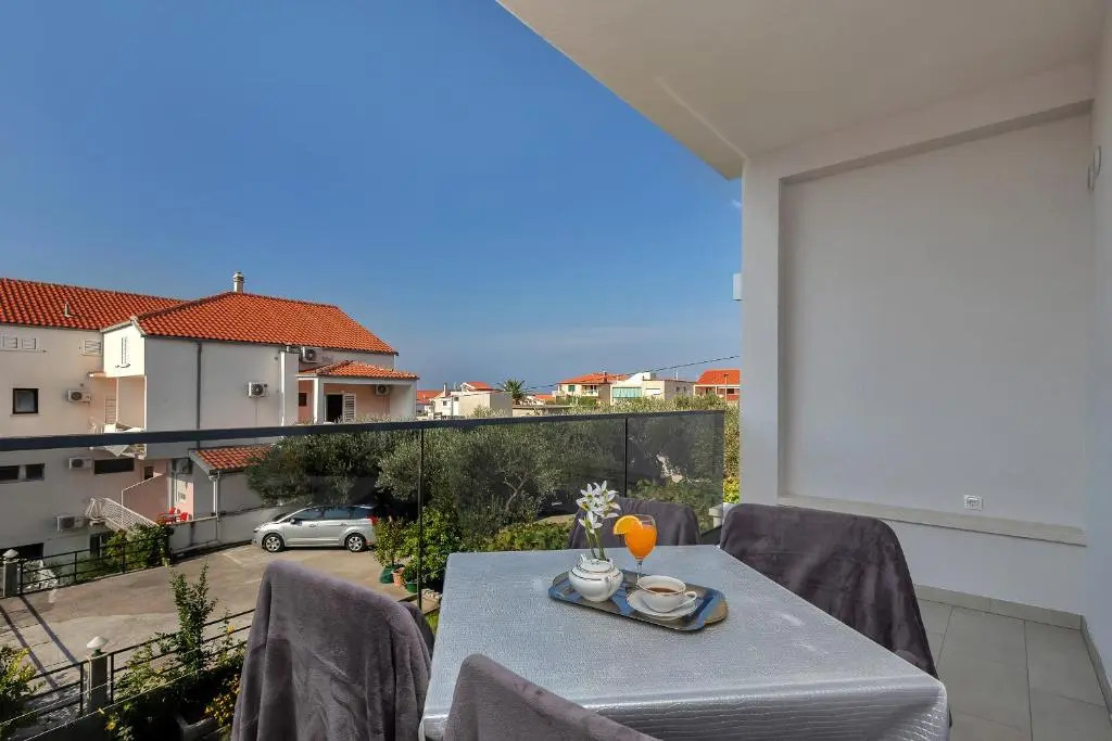 Apartments Čobrnić
