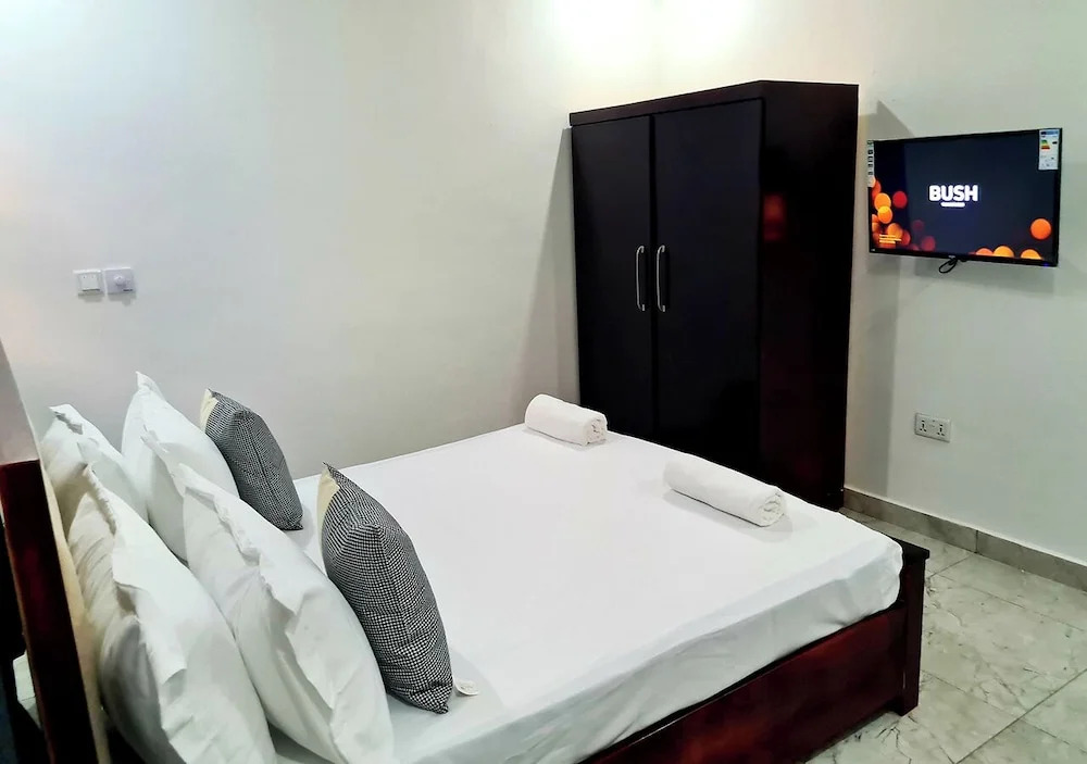 Beautiful Quiet & Cozy  Close to Highway