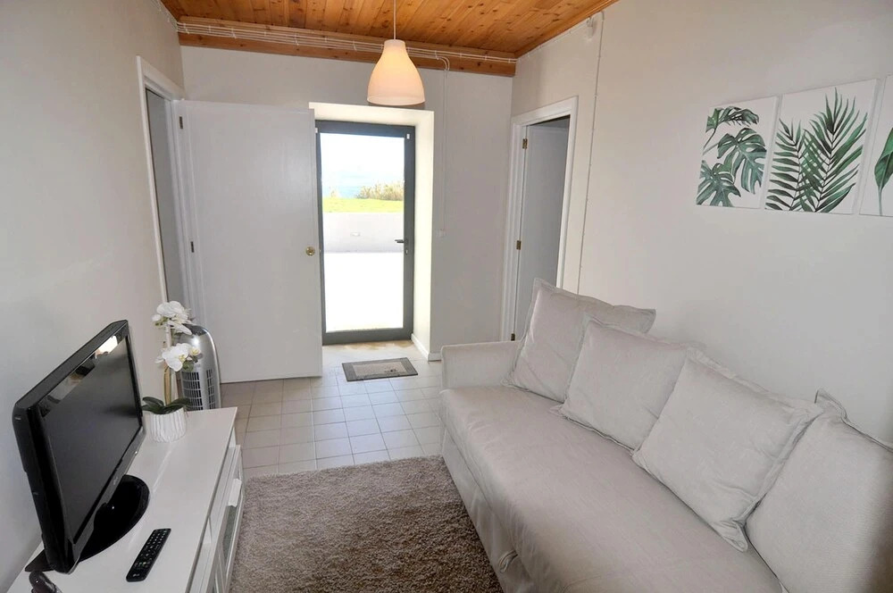 House With 2 Bedrooms in Praia do Almoxarife, With Wonderful sea View, Terrace and Wifi Near the Beach
