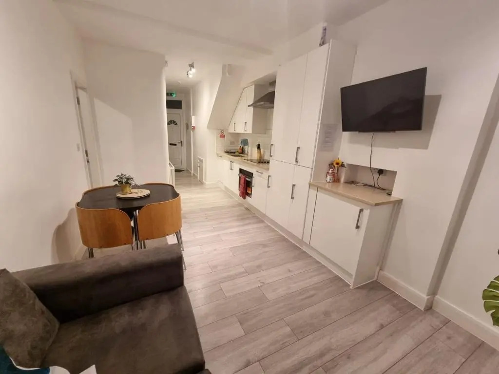 3BR 3Ensuite - Close to station - Parking upon request