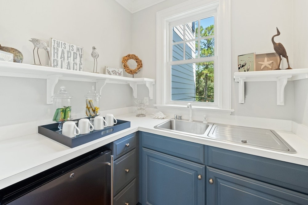 718 Collins Meadow Drive 6 Bedroom Home