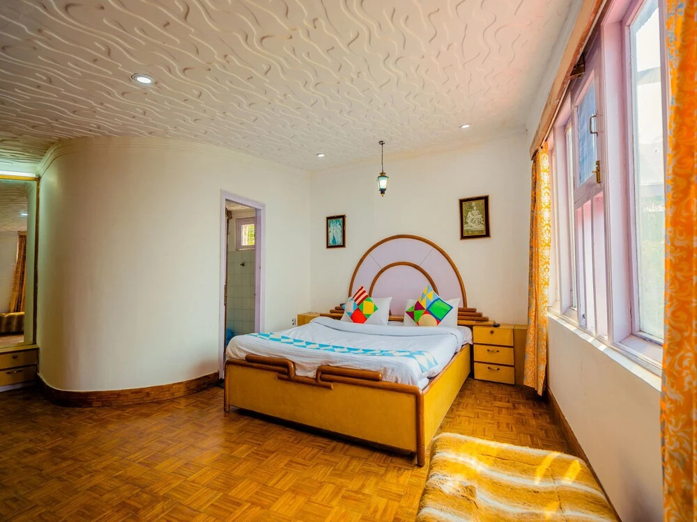 Home Royal Wood by OYO Rooms