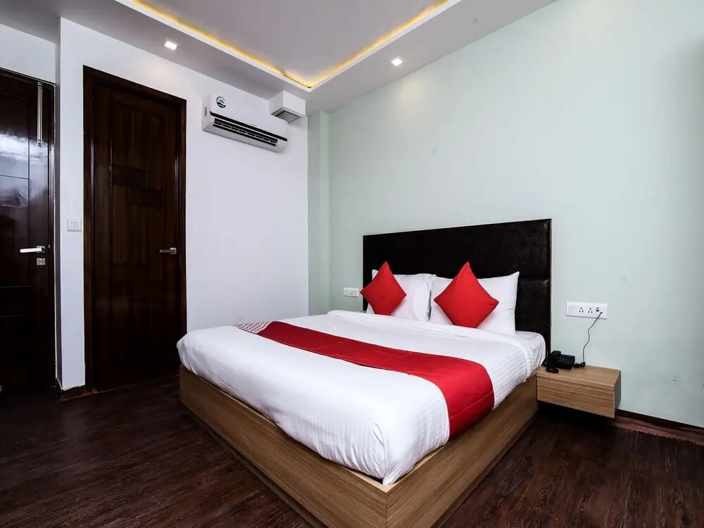 OYO Flagship 16044 Hotel 35th Avenue Sector 18