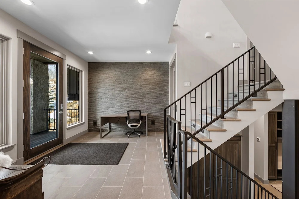 200 Caravelle Drive