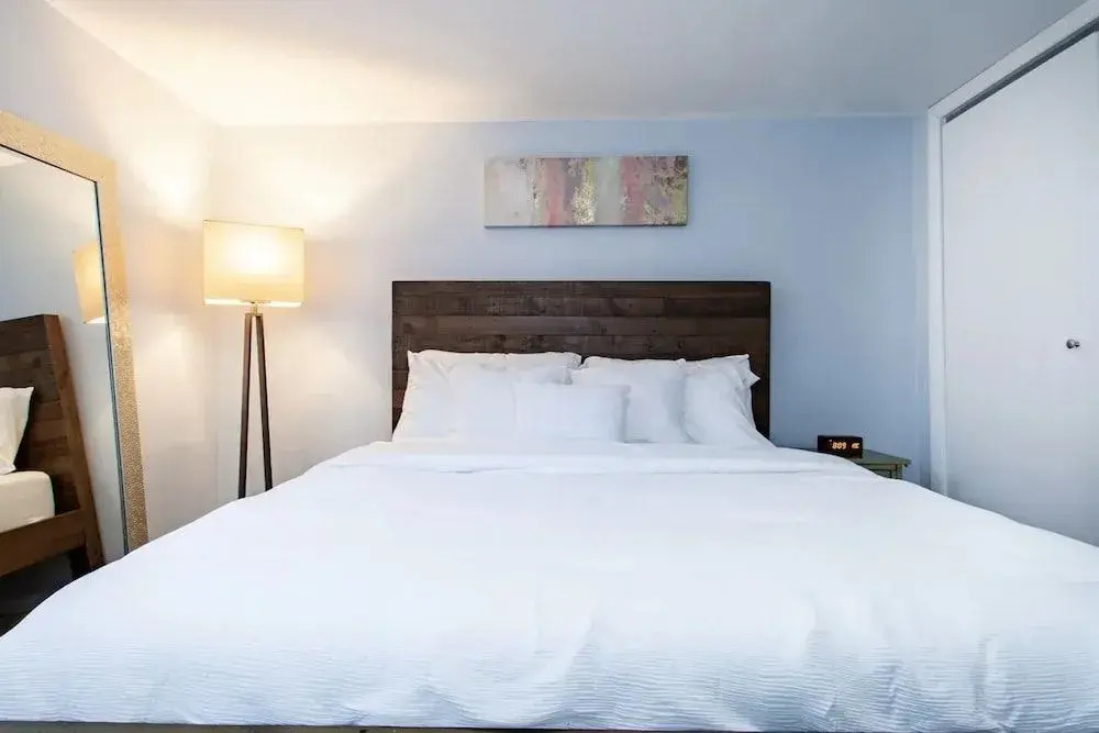 2-br Sanctuary in Quiet Neighborhood Free Parking Patio