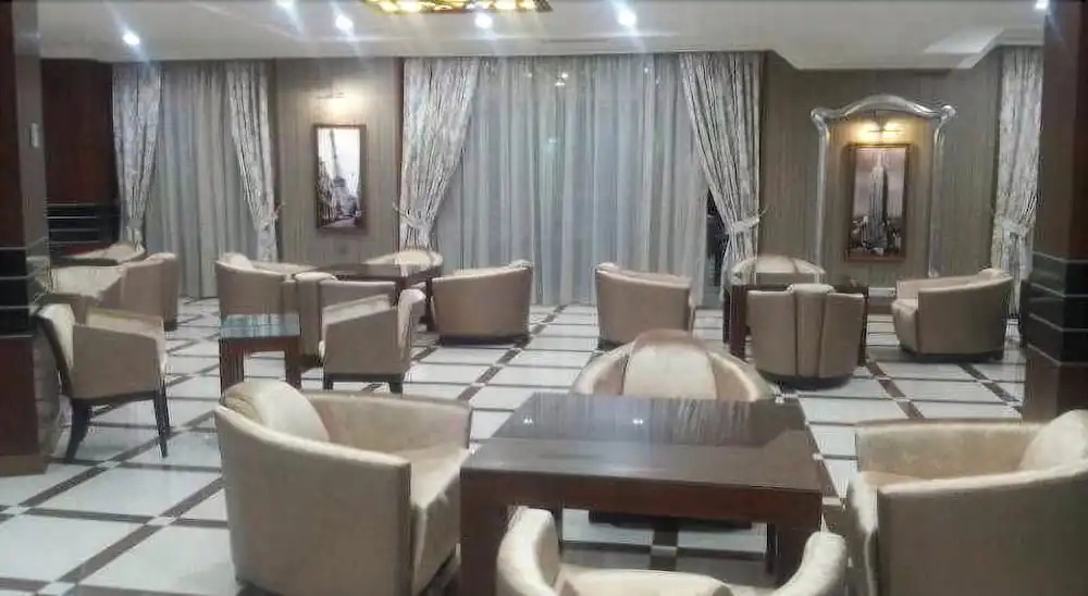 Deluxe Hotel