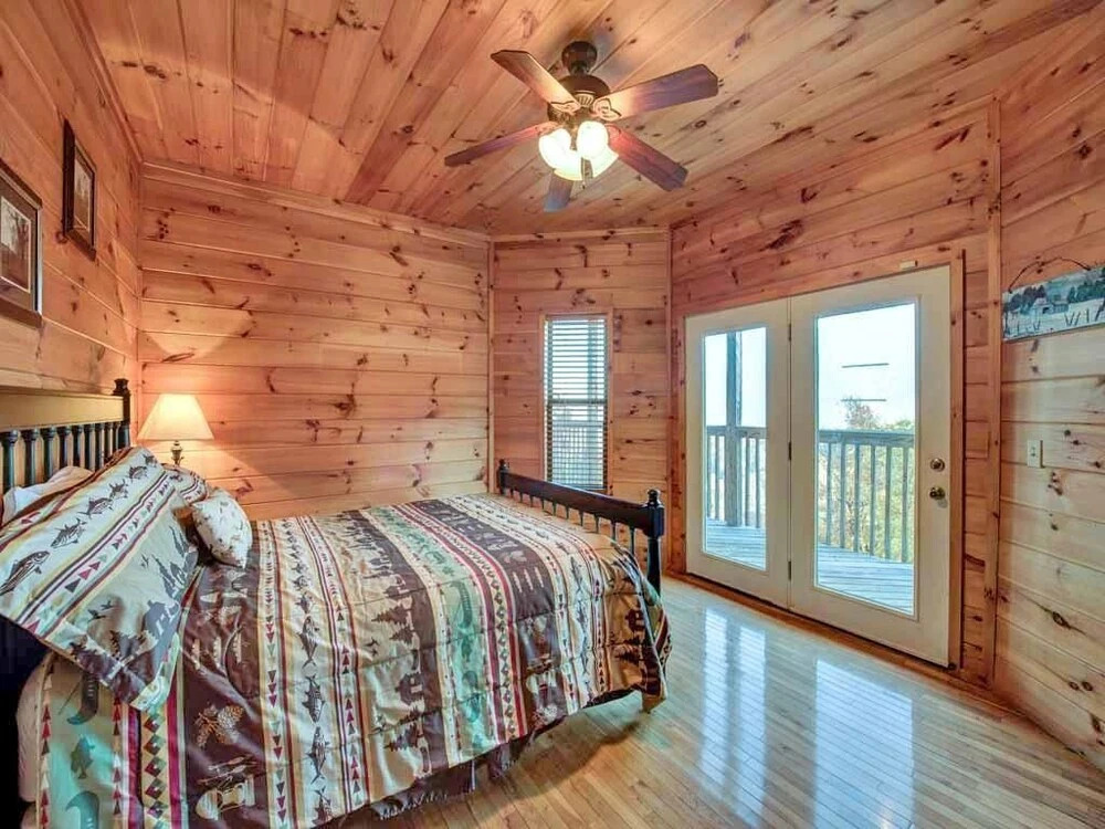 Smokerise Lodge 5 Bedroom Home with Hot Tub