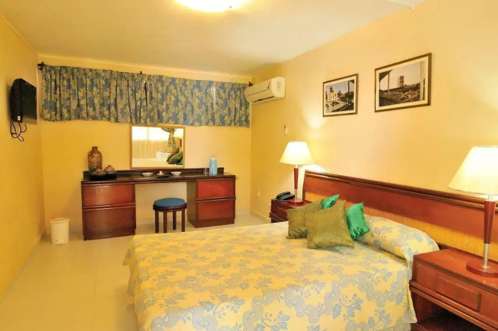 Hostal Portada Las Cuevas
