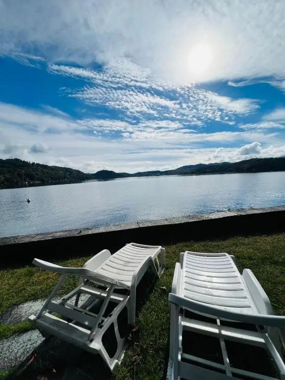 lake view cottage beach