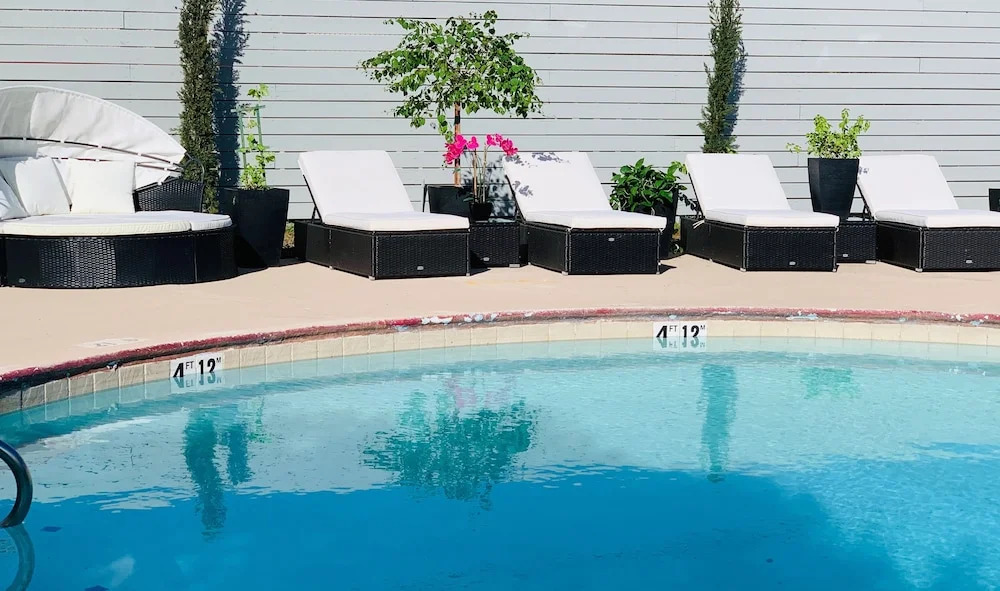 Stratus Suites Boutique Hotel