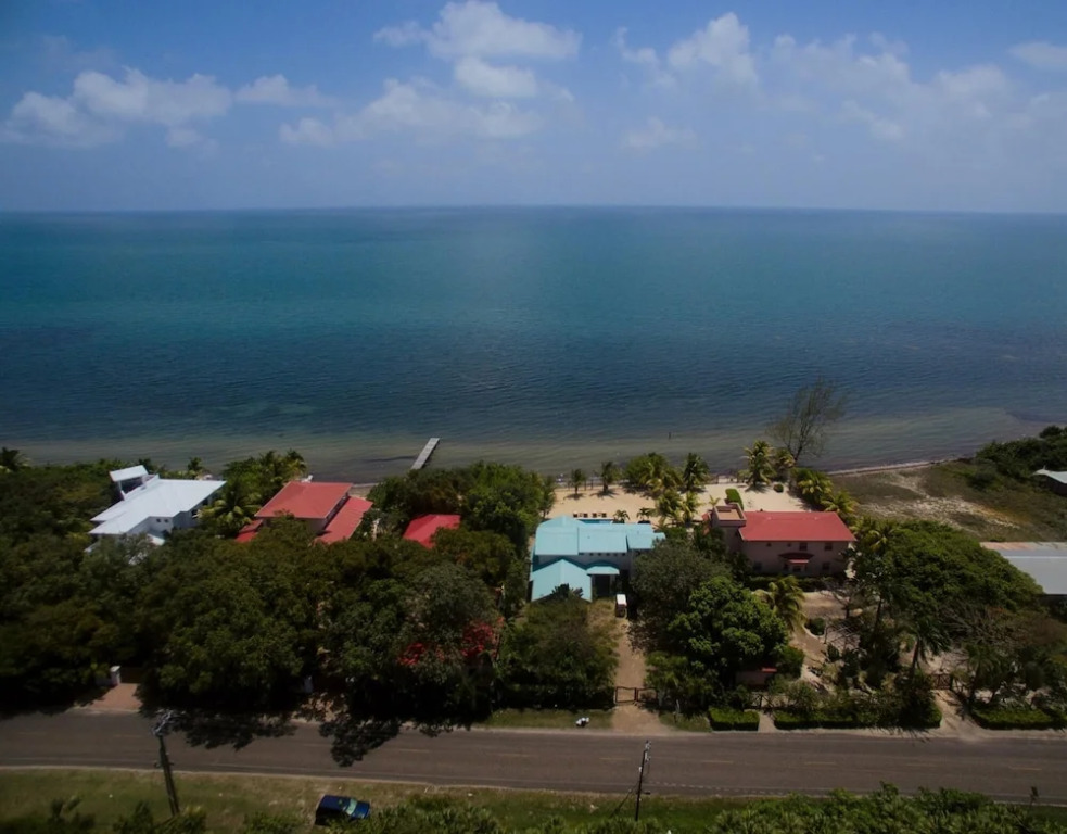 Surfside Gecko - Large Oceanfront Villa with Pool Close to Village
