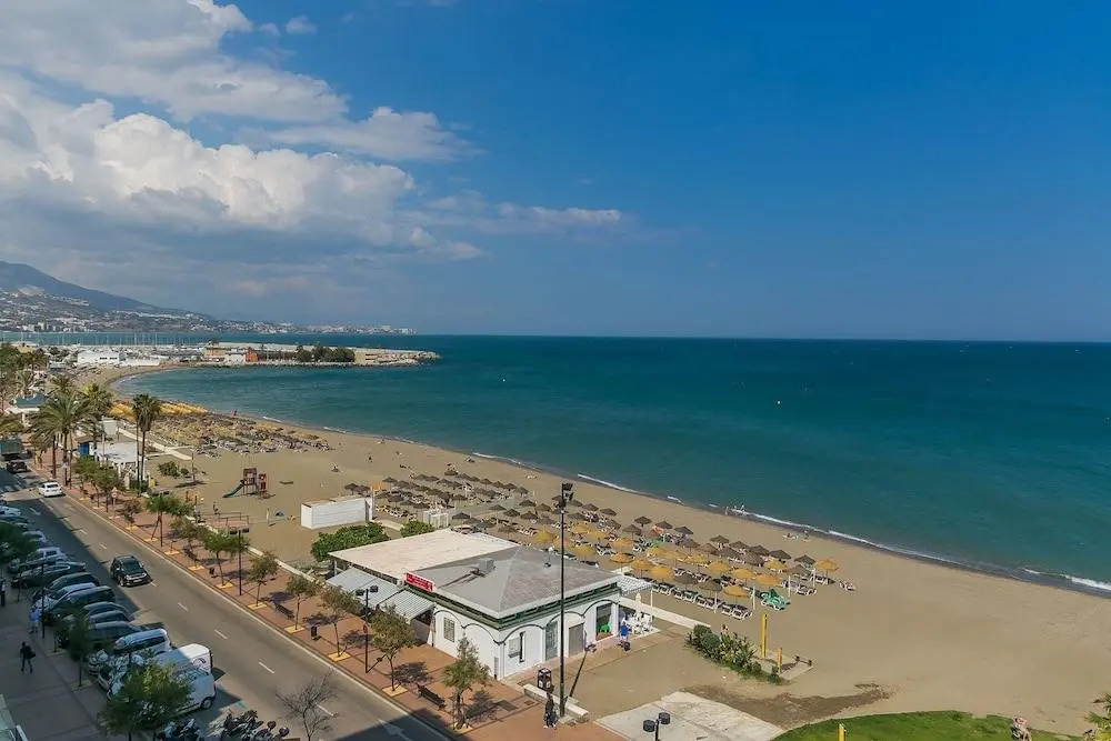 Beachfront 4BR Big groups or 2 families