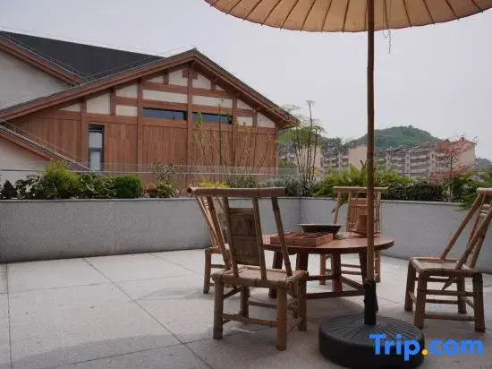 Wind & Grain · Moonlight Among Pines Guesthouse (Shuinan Cultural Street Location)