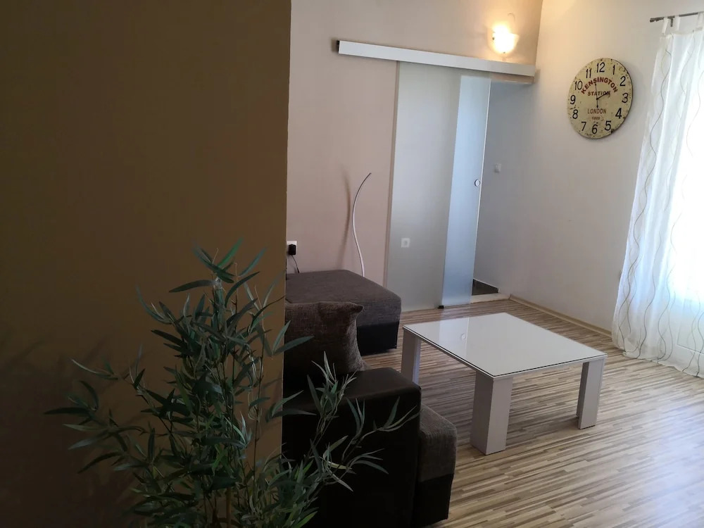 Emperor Apartment4 Star Accommodation for the Price of 3
