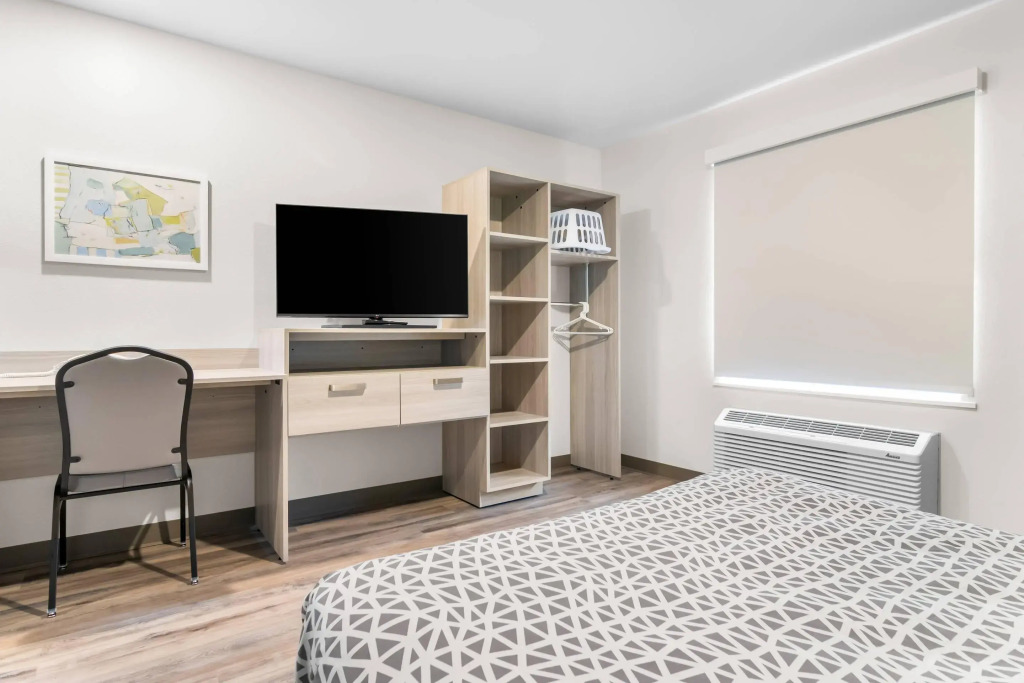 Woodspring Suites Elkhart
