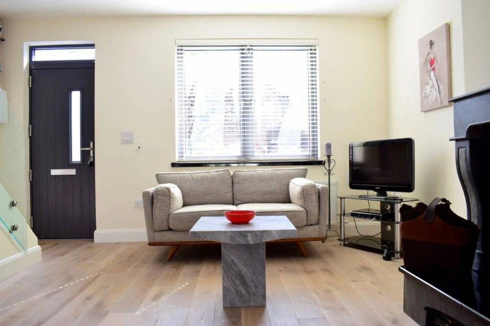2 Bedroom House Near City Centre