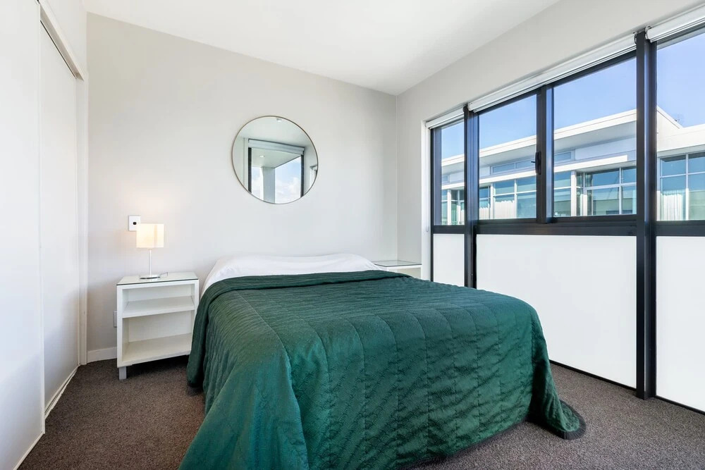 QV Lovely 1 Bedroom w Parking 1069