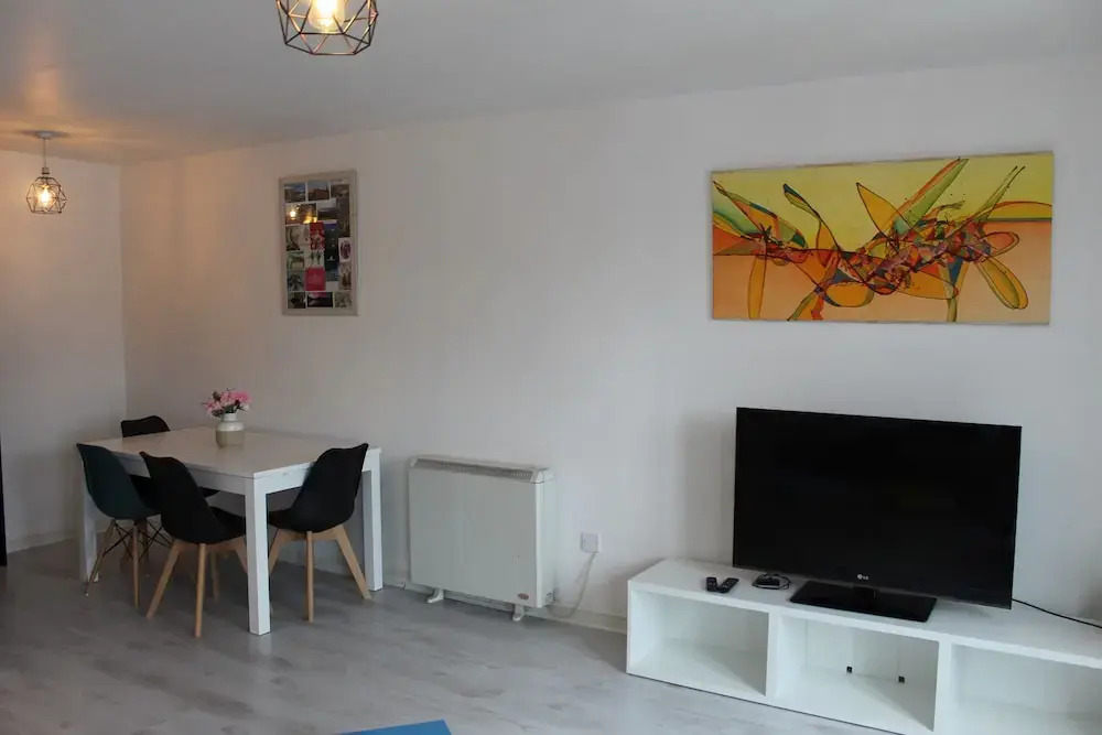 Modern Apartment-Comfortable and Central