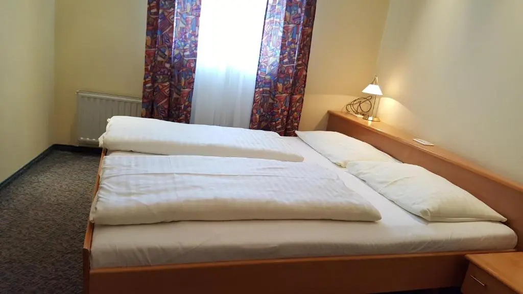 CenterCourt Hotel