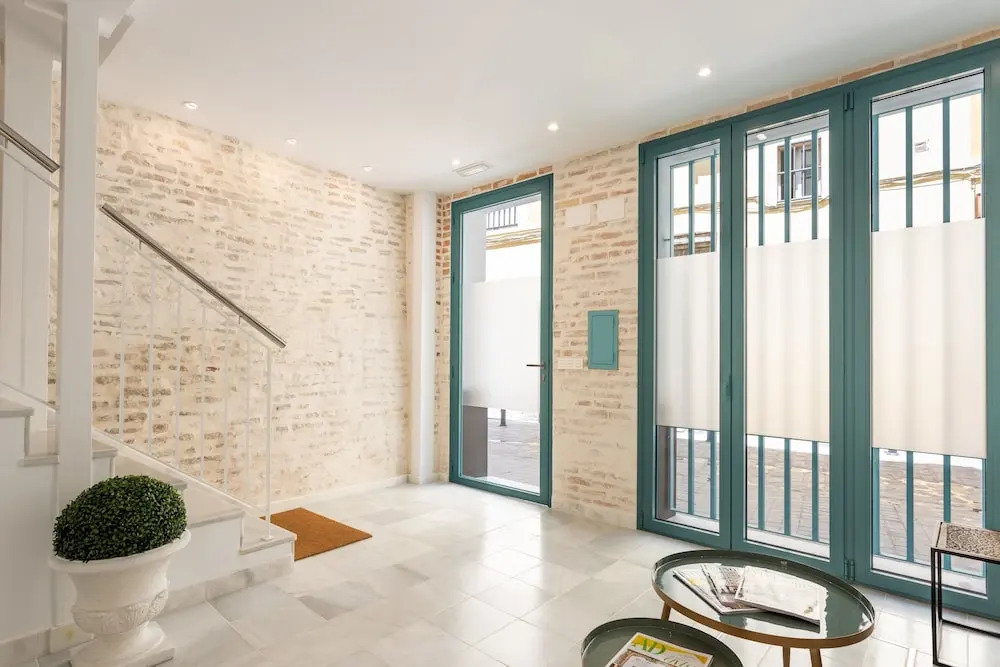 Bright House With 6 Bedrooms & 7 Bathrooms & 2 Terraces. General Castaños