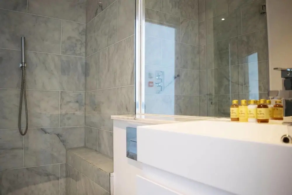 Luxury 2BR Penthouse in West Kensington W/terrace