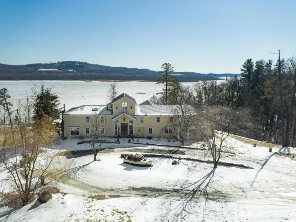 Historic & Secluded Estate on the Hudson River w/ Pool Sleeps 24 River House by Avantstay