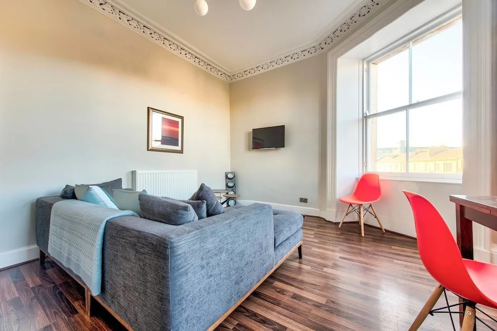 Spacious 2bd Apt Next to The Meadows/old Town