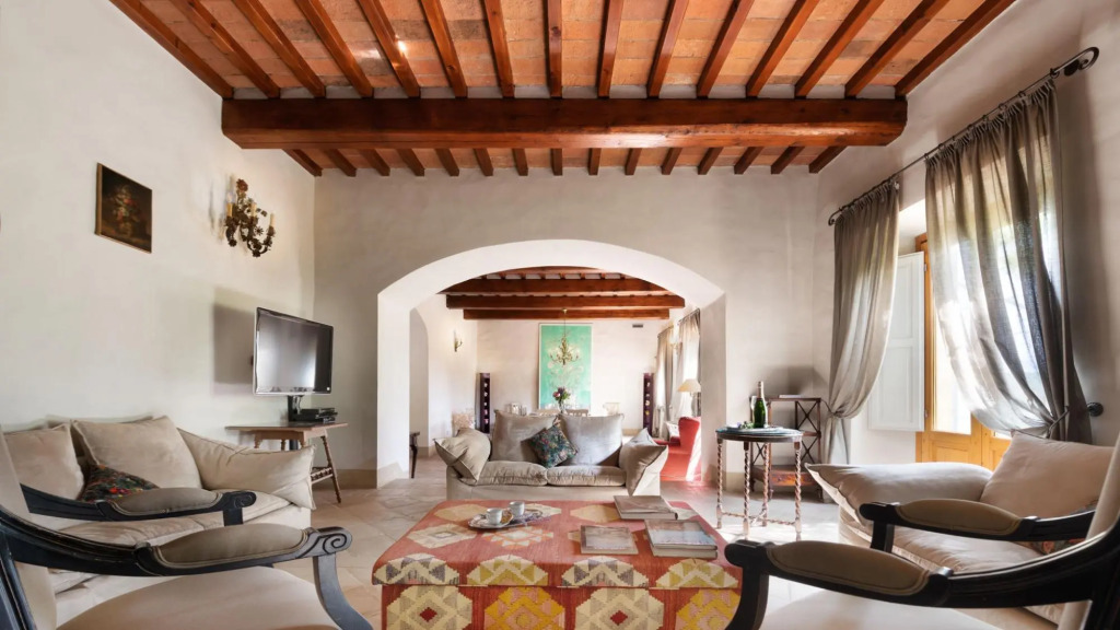 Villa just 14 km to Florence, 8 bedrooms. Private garden, pool heated and Wi-Fi!-La Leopoldina