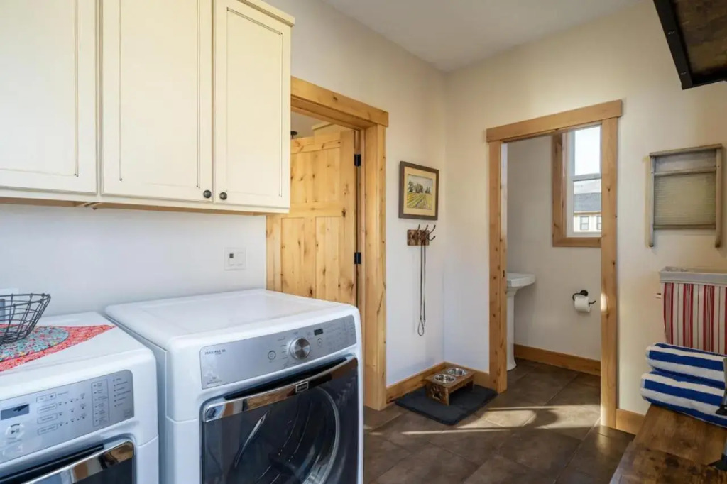 Driftwood Cottage with Carriage House #6CH