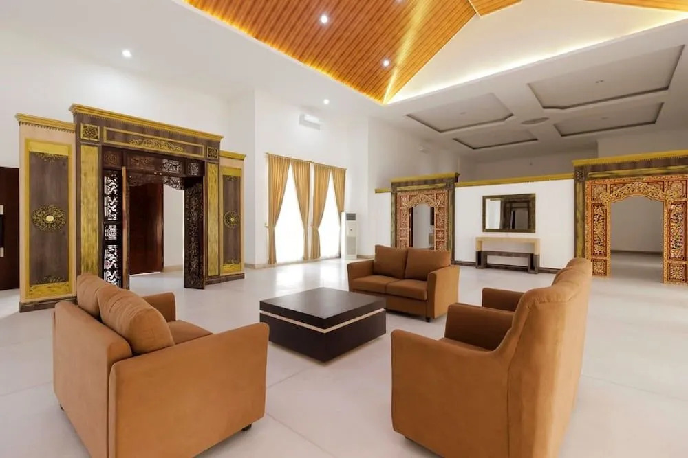 RedDoorz Premium near Stasiun Lenteng Agung