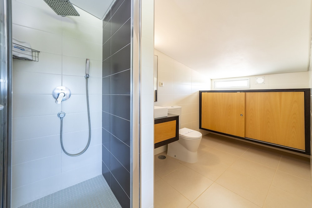 Maria in Albufeira With 6 Bedrooms and 5 Bathrooms