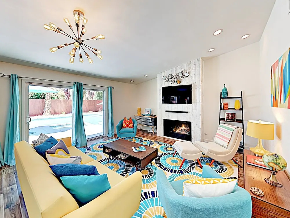 Contemporary - 5 Br Home