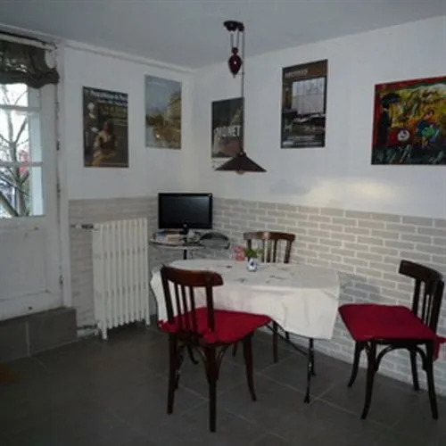 Bed  Breakfast La Campagne a Paris